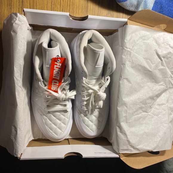 White air Jordan’s 1 mid - Picture 2 of 6